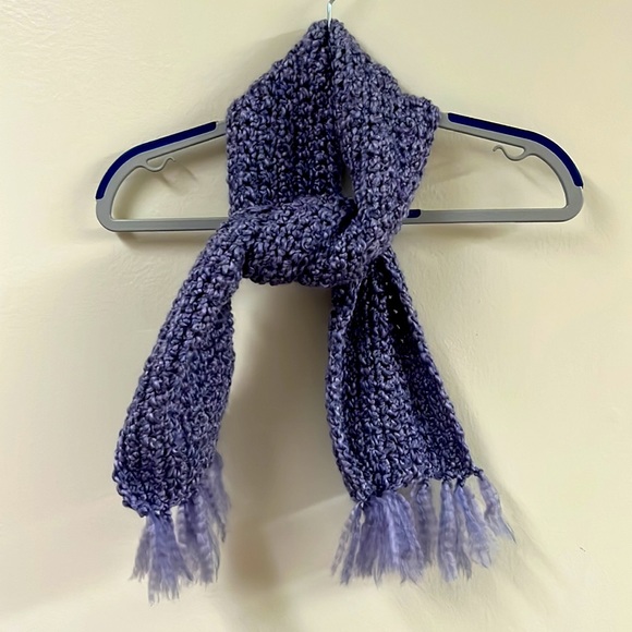 🟪Women’s handmade, crocheted purple frayed scarf, brand new. - Picture 5 of 8